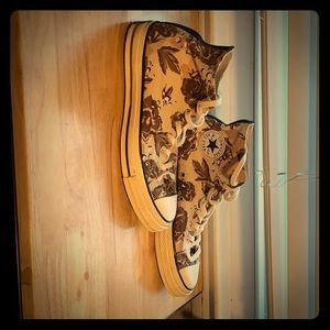 Unisex Converse sneakers